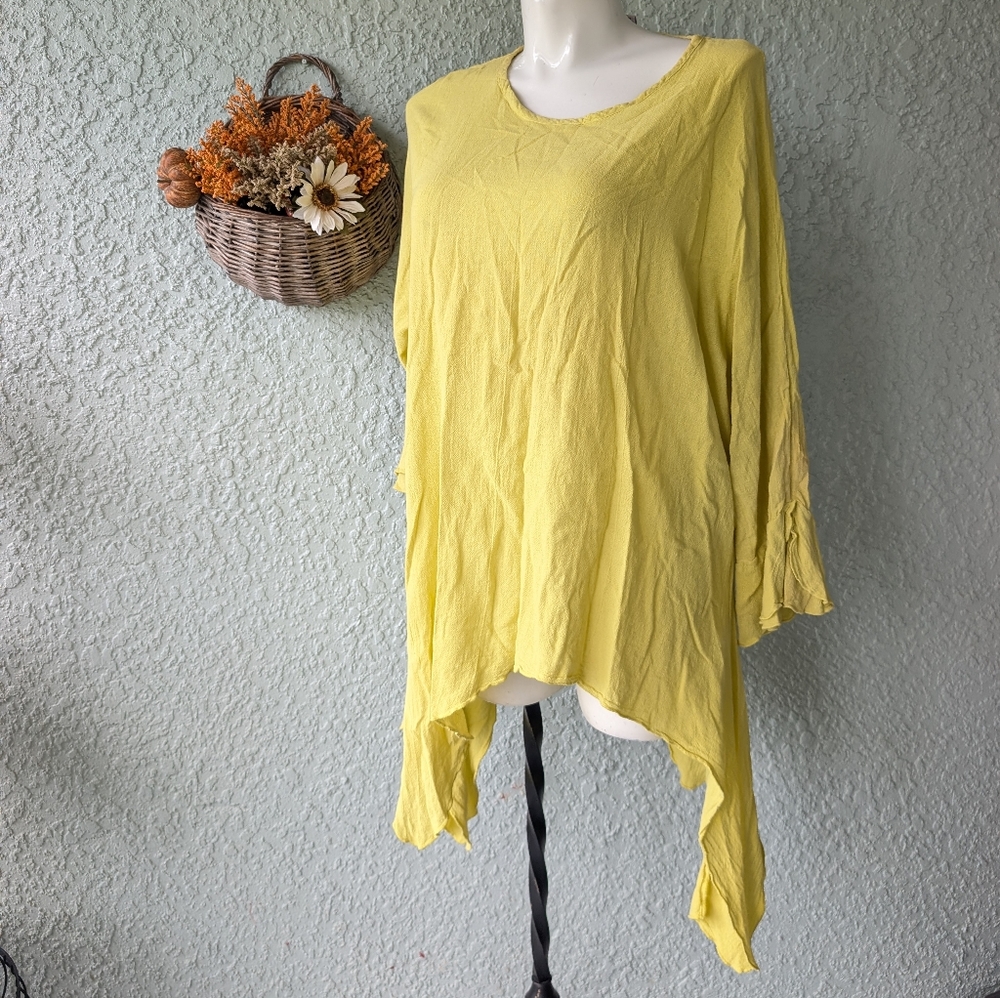 Oh My Gauze! Sunny Asymmetrical Bell Sleeve  Top Yellow Size L/XL/2 Yellow‎